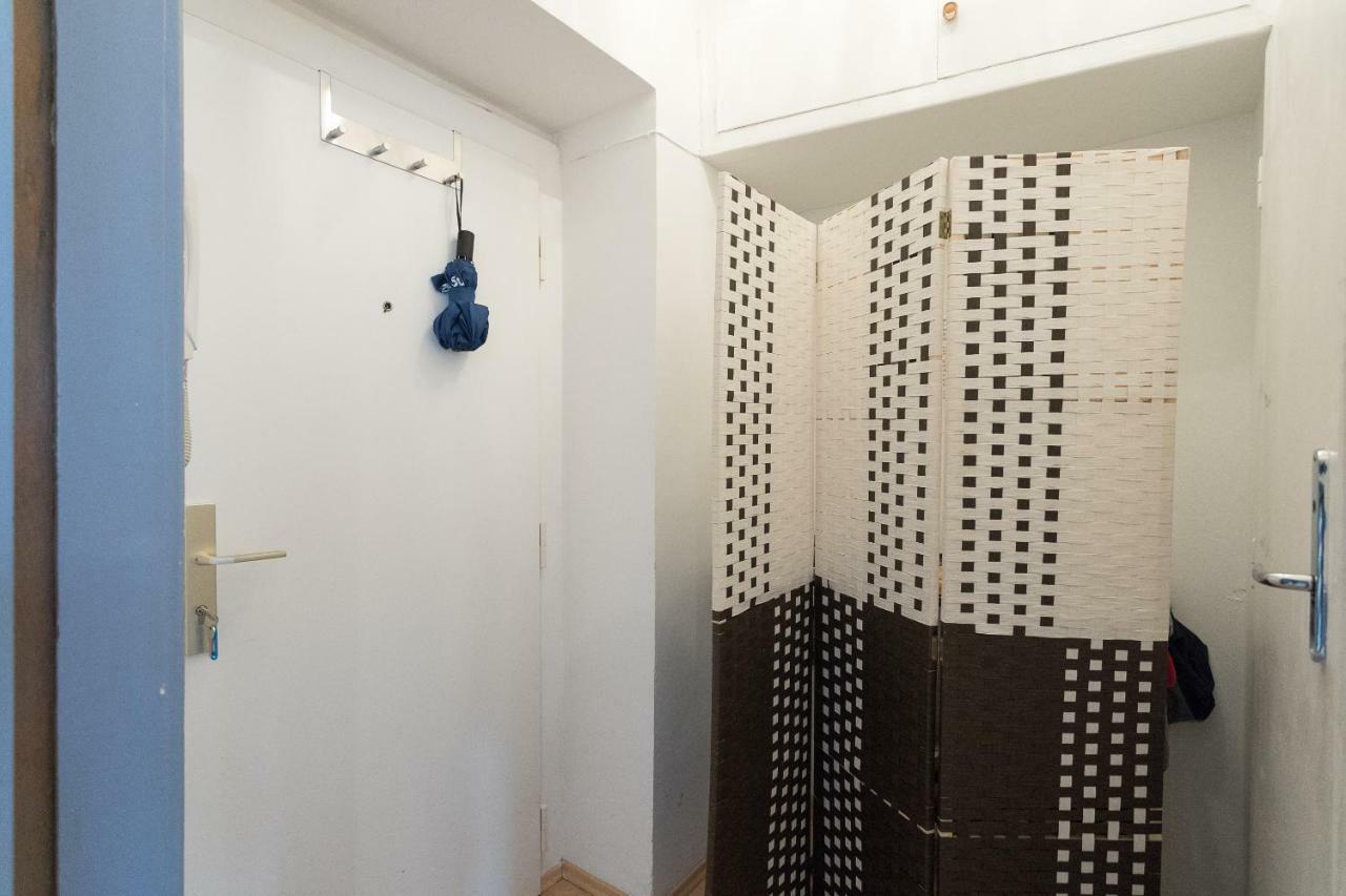 Cute Red Star Studio City Center Wina Bagian luar foto